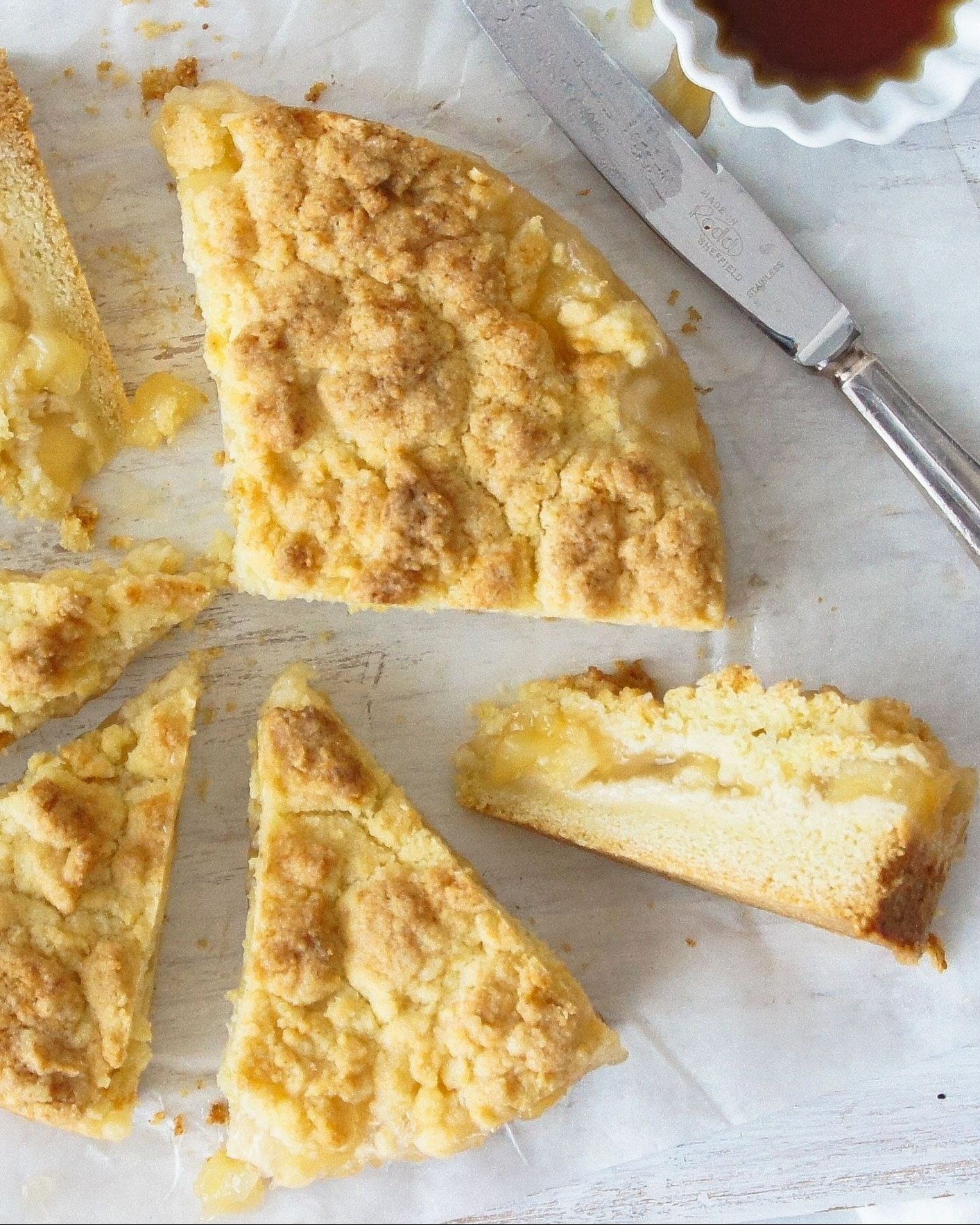Apple Crumble Cake Recipe – Soft, Cozy & Irresistible