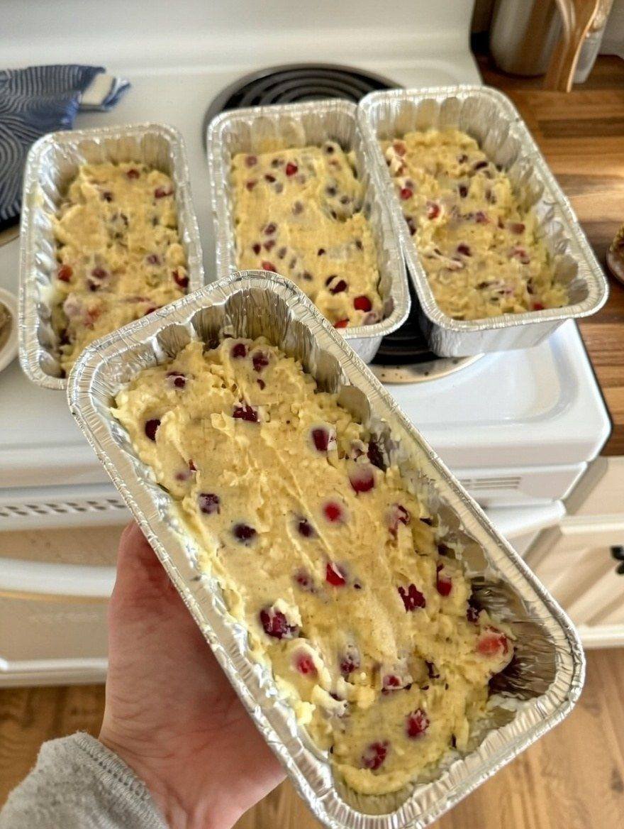 Christmas Cranberry Bread (Soft, Festive & Easy Recipe)